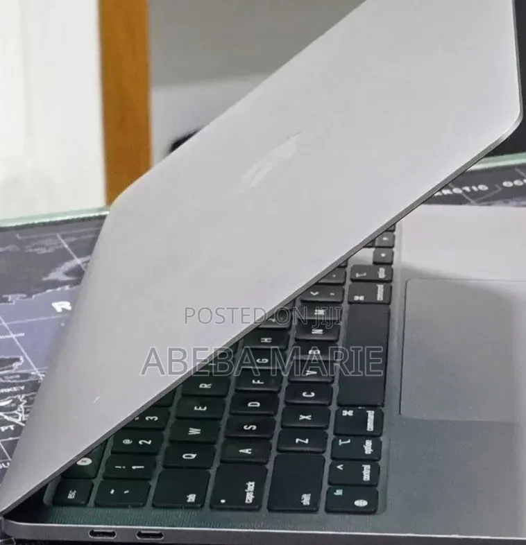 New Laptop Apple MacBook Pro 2022 M2 16GB Apple M2 SSD 256GB