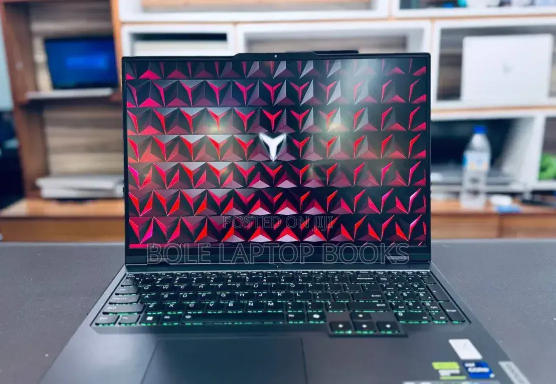 New Laptop Lenovo Legion Pro 7 16GB Intel Core i9 SSD 1T