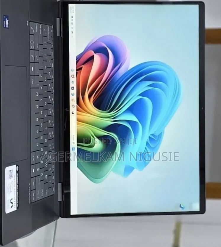 New Laptop HP OmniBook 5 Flip 16GB Intel Core i9 SSD 1T