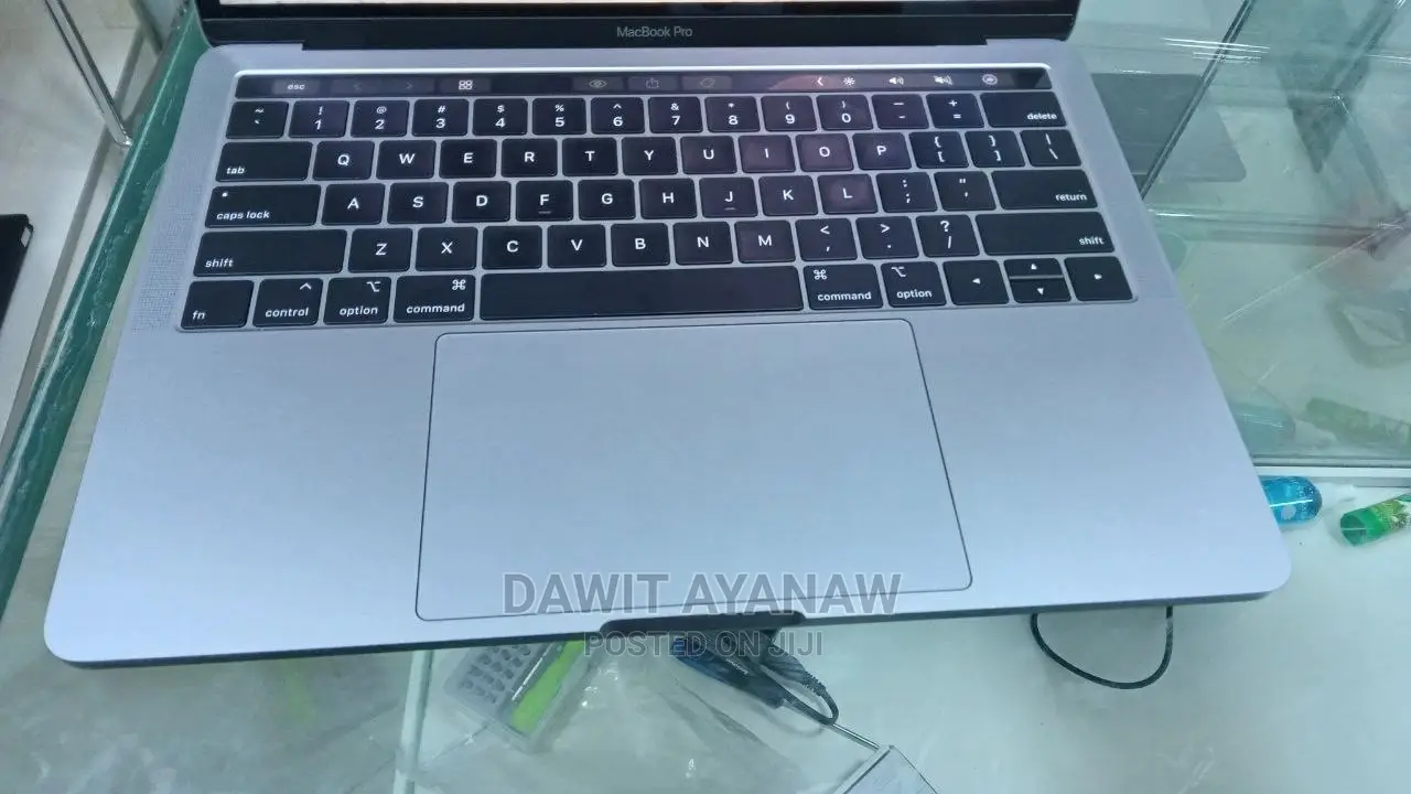 New Laptop Apple MacBook 2019 8GB Intel Core I5 SSD 512GB