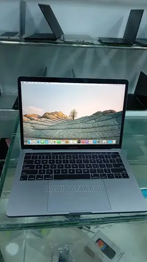 New Laptop Apple MacBook 2019 8GB Intel Core I5 SSD 512GB