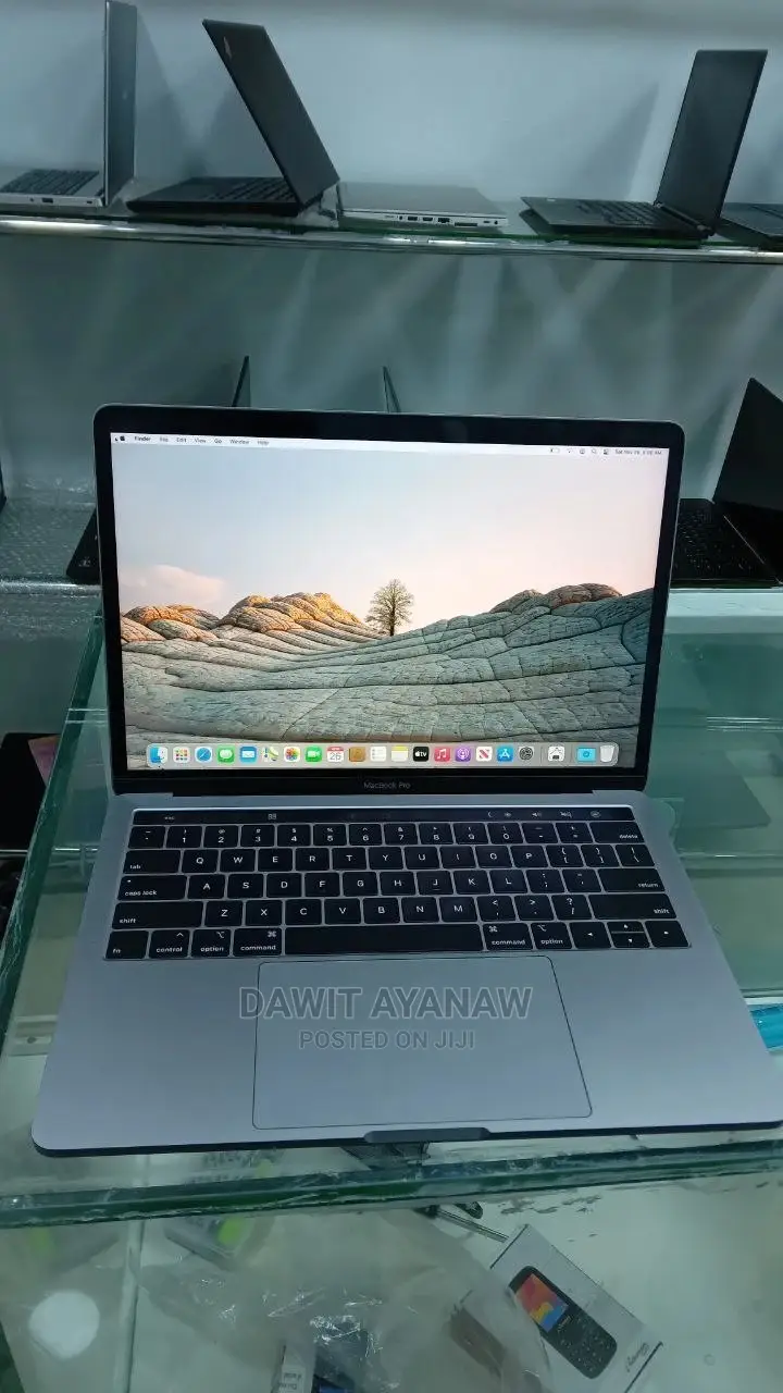 New Laptop Apple MacBook 2019 8GB Intel Core I5 SSD 512GB