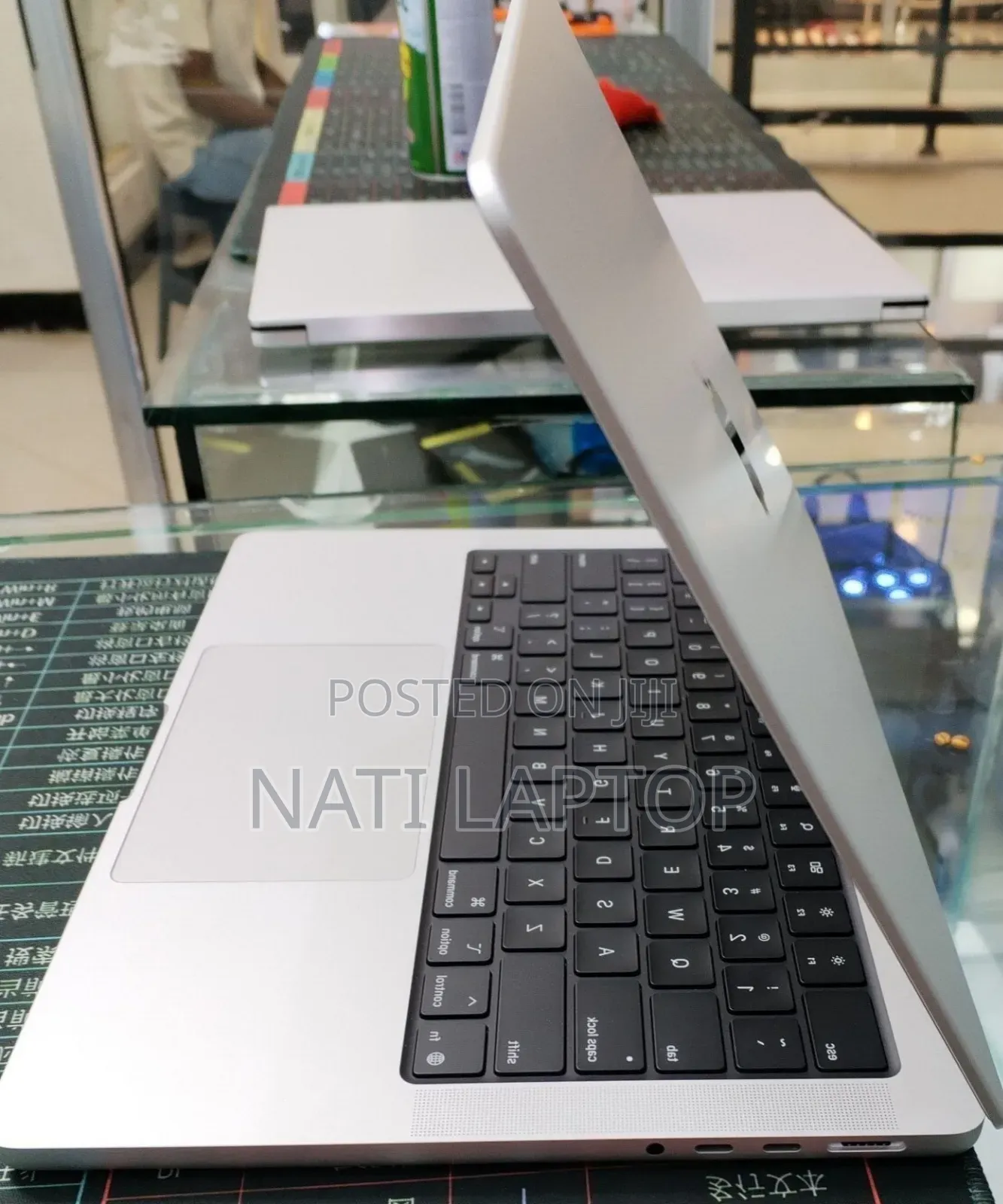 New Laptop Apple MacBook Pro 2025 M5 16GB Apple M5 Pro SSD 512GB