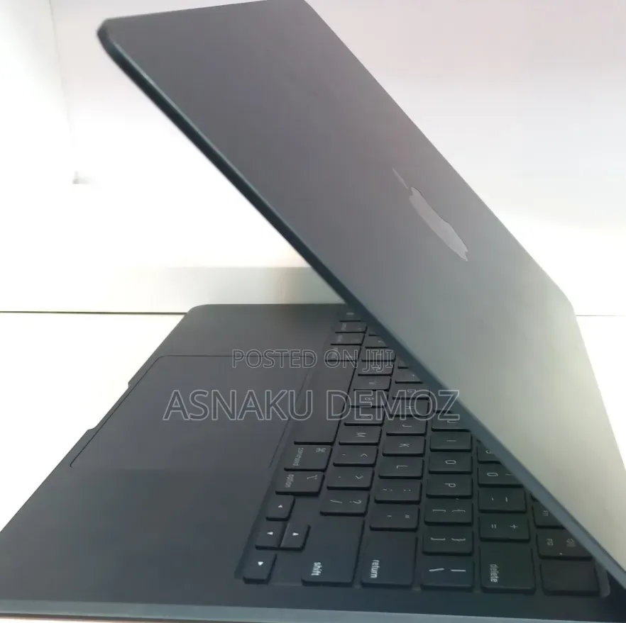 New Laptop Apple MacBook Air 2022 M2 8GB Apple M2 SSD 256GB