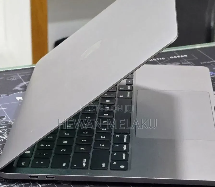New Laptop Apple MacBook Air 2022 M2 16GB Apple M2 SSD 256GB