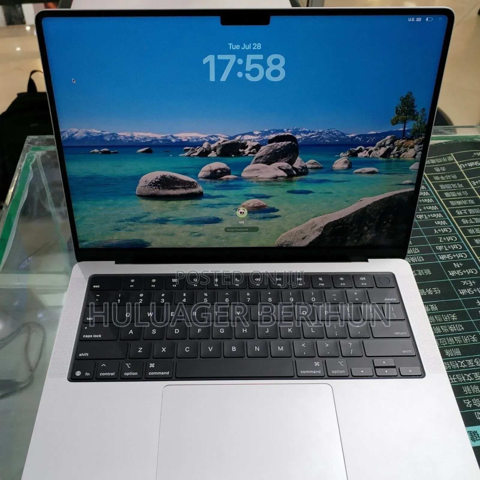 New Laptop Apple MacBook Pro 2025 M5 16GB Apple M5 SSD 512GB