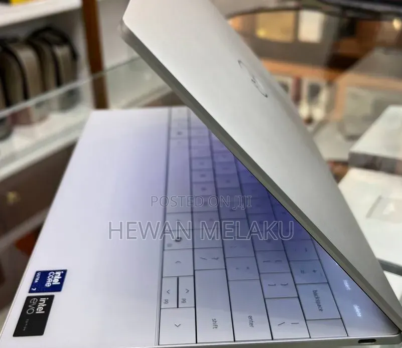 New Laptop Dell XPS 13 16GB Intel Core Ultra 7 SSD 512GB