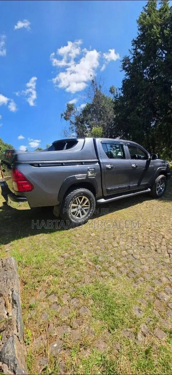 Toyota Hilux 2018 Gray