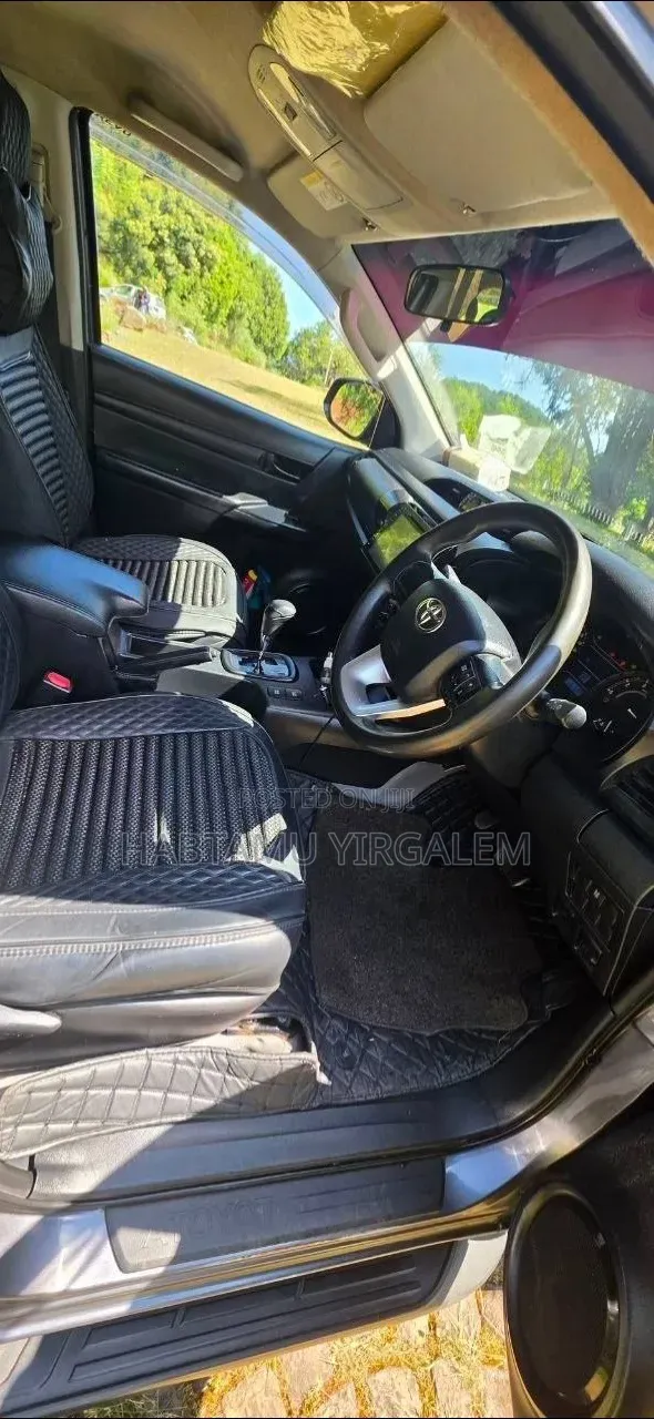Toyota Hilux 2018 Gray