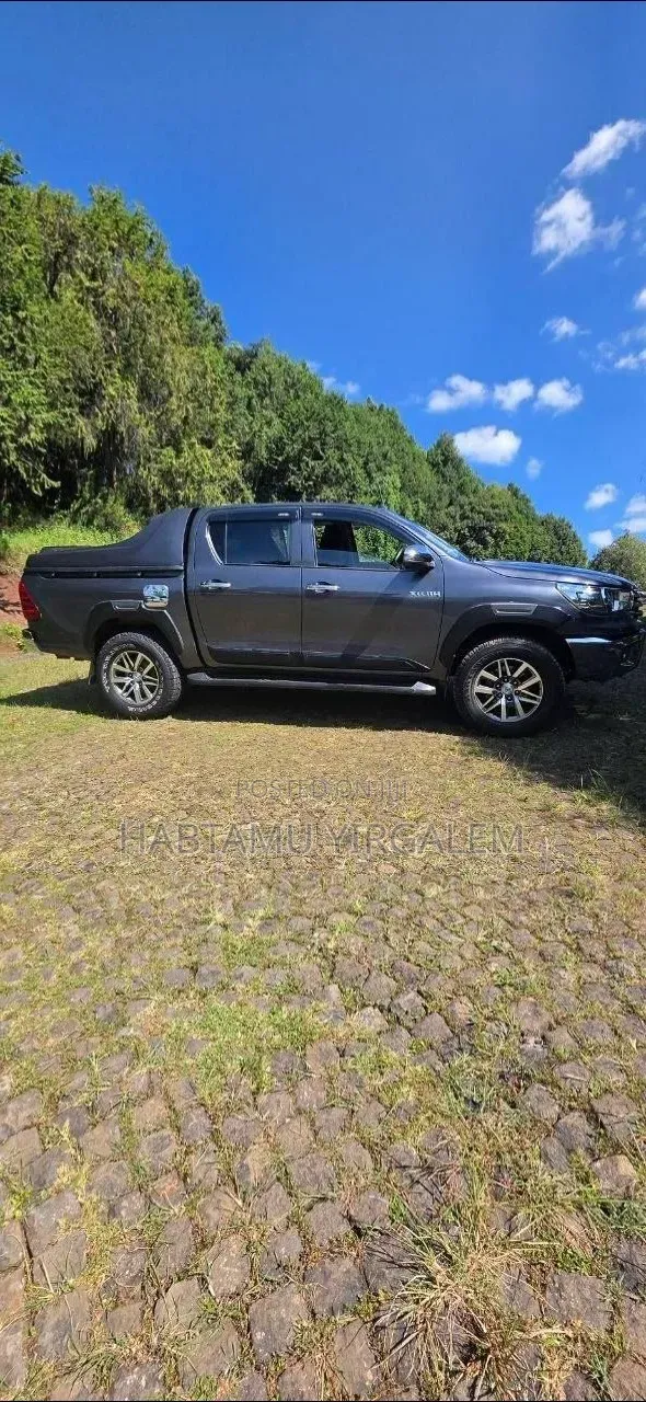 Toyota Hilux 2018 Gray