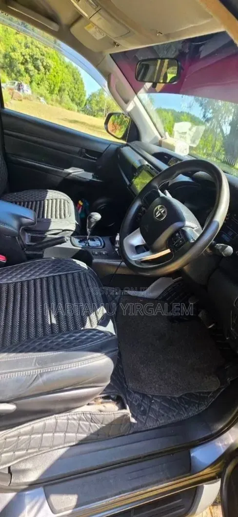 Toyota Hilux 2018 Gray