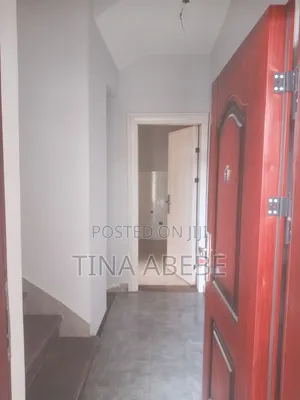 5bdrm House in Akaky Kaliti for sale