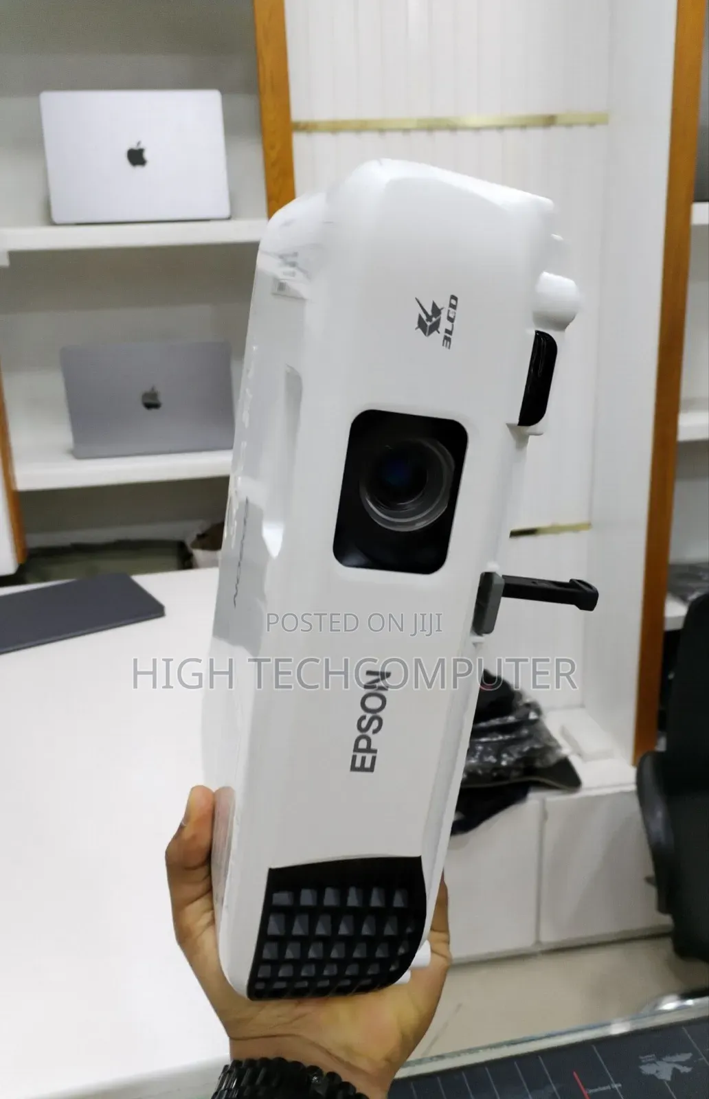 Item Weight: 2.4 Grams
Light Source Wattage: 200 Watts
Hindi