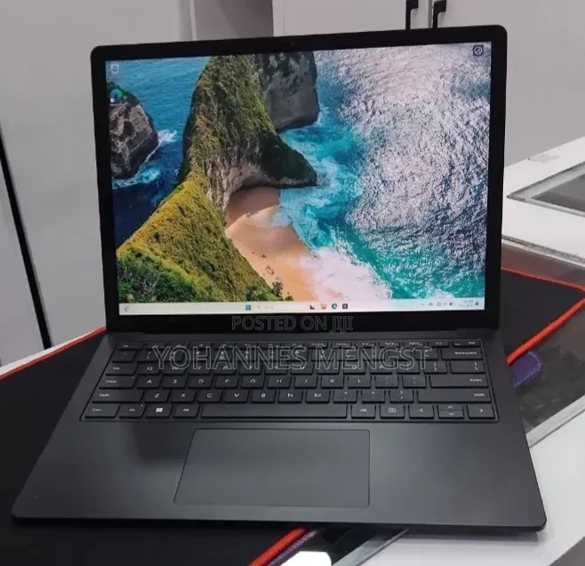 New Laptop Microsoft Surface 16GB Intel Core i7 SSD 256GB