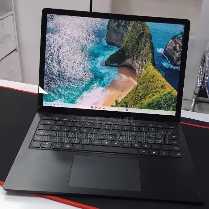 New Laptop Microsoft Surface 16GB Intel Core i7 SSD 256GB