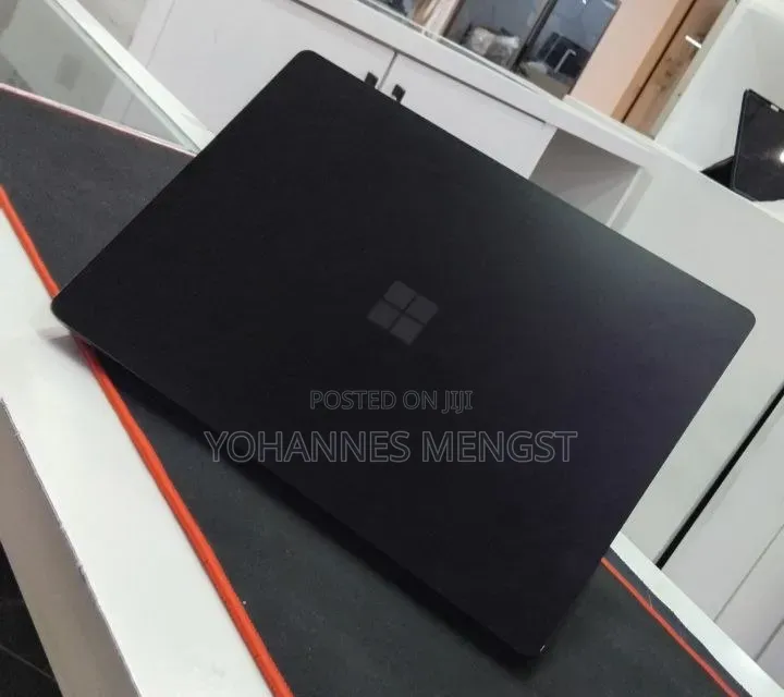 New Laptop Microsoft Surface 16GB Intel Core i7 SSD 256GB