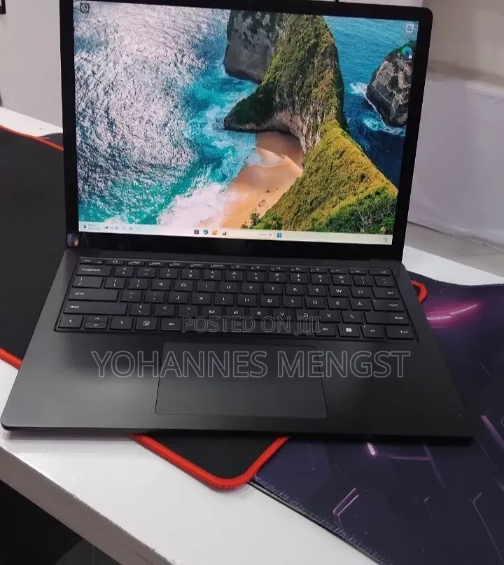 New Laptop Microsoft Surface 16GB Intel Core i7 SSD 256GB