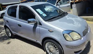 Toyota Vitz 2004 Silver