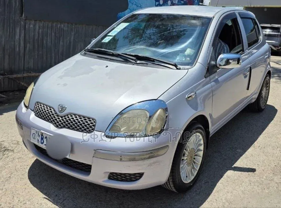 Toyota Vitz 2004 Silver