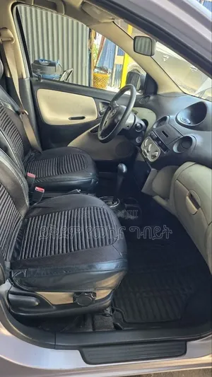 Toyota Vitz 2004 Silver