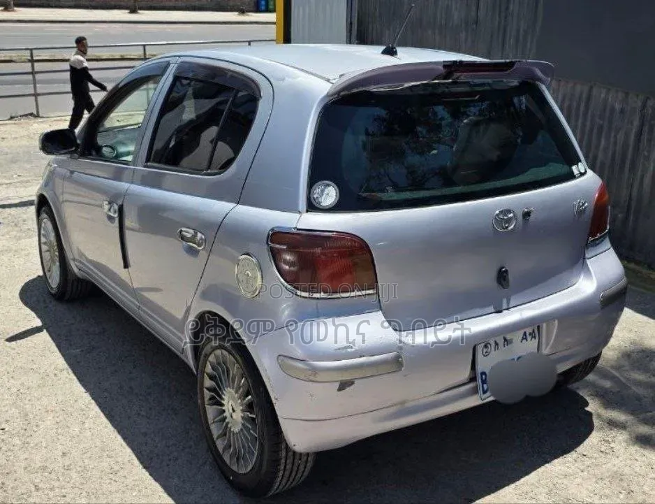 Toyota Vitz 2004 Silver