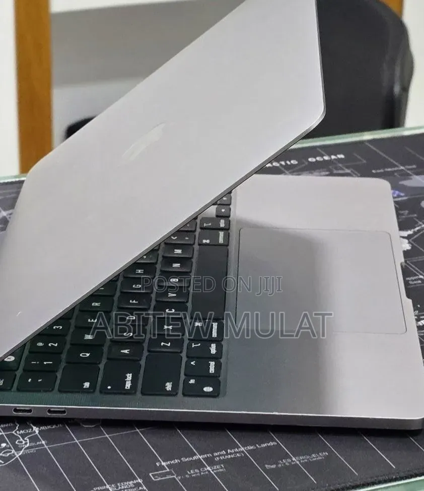 New Laptop Apple MacBook Pro 2022 M2 16GB Apple M2 SSD 256GB