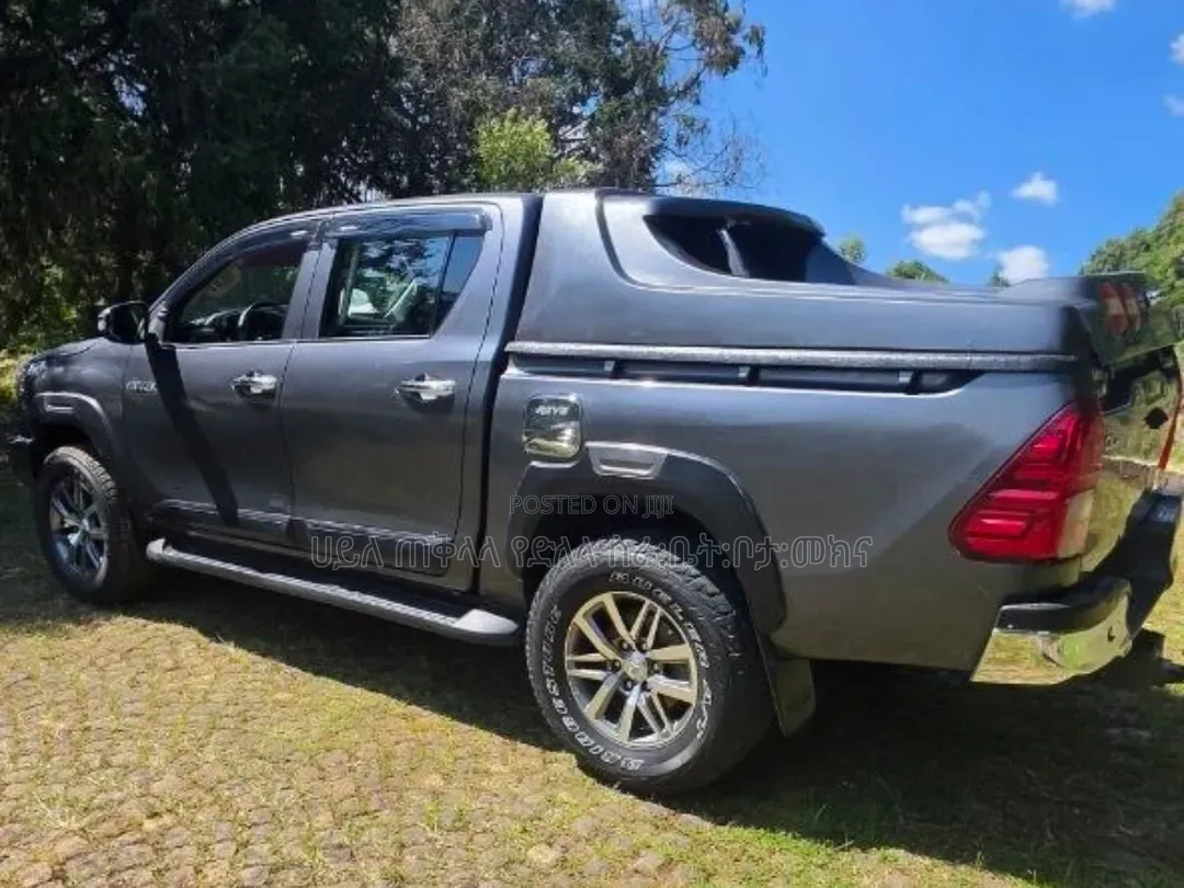 Toyota Hilux 2018 Gray