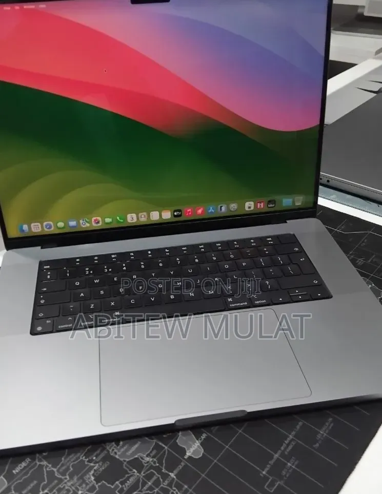 New Laptop Apple MacBook Pro 2024 M4 16GB Apple M4 SSD 512GB
