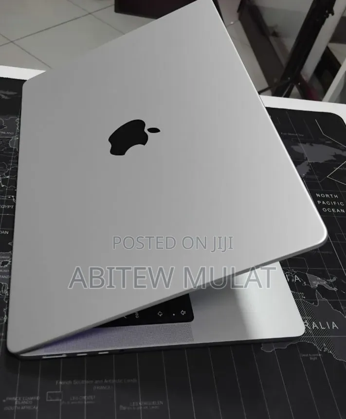 New Laptop Apple MacBook Pro 2024 M4 16GB Apple M4 SSD 512GB