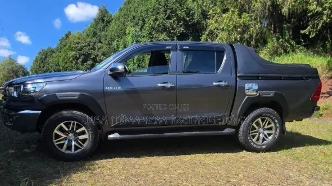 Toyota Hilux 2018 Gray