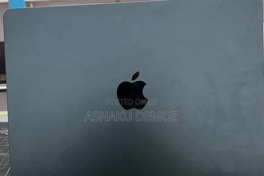 New Laptop Apple MacBook Air 2022 M2 16GB Apple M2 SSD 512GB