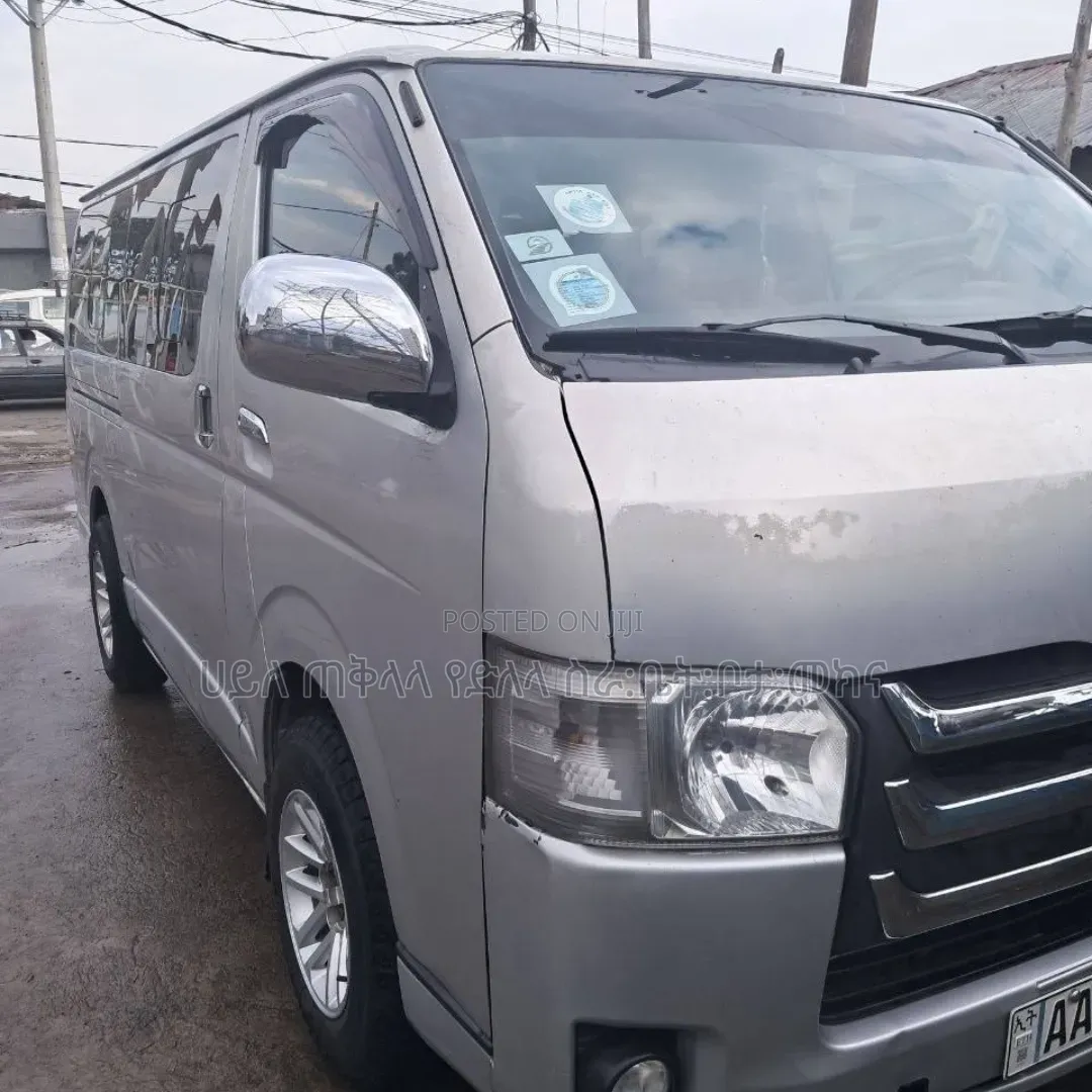 Toyota HiAce 2017 Silver