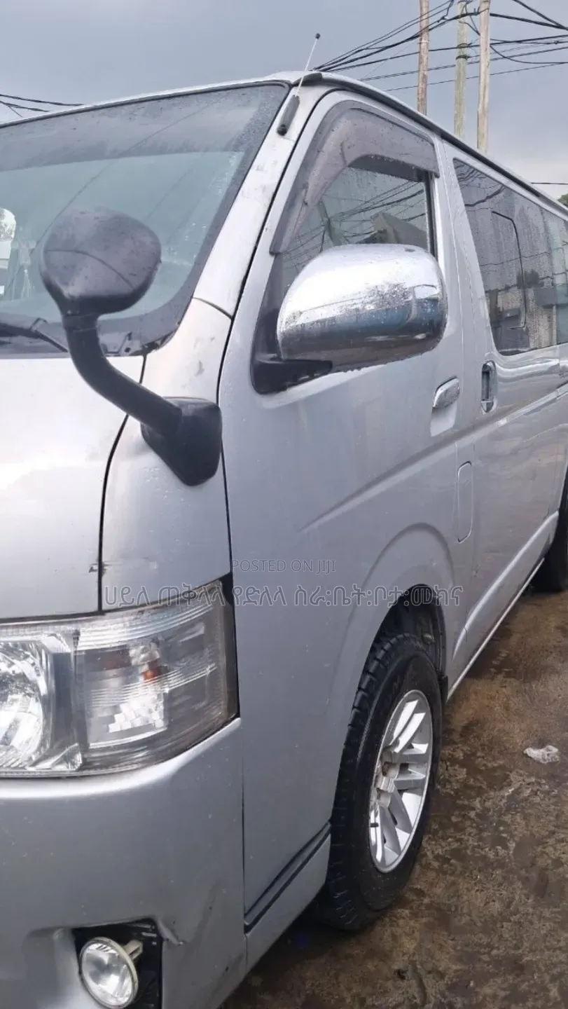 Toyota HiAce 2017 Silver