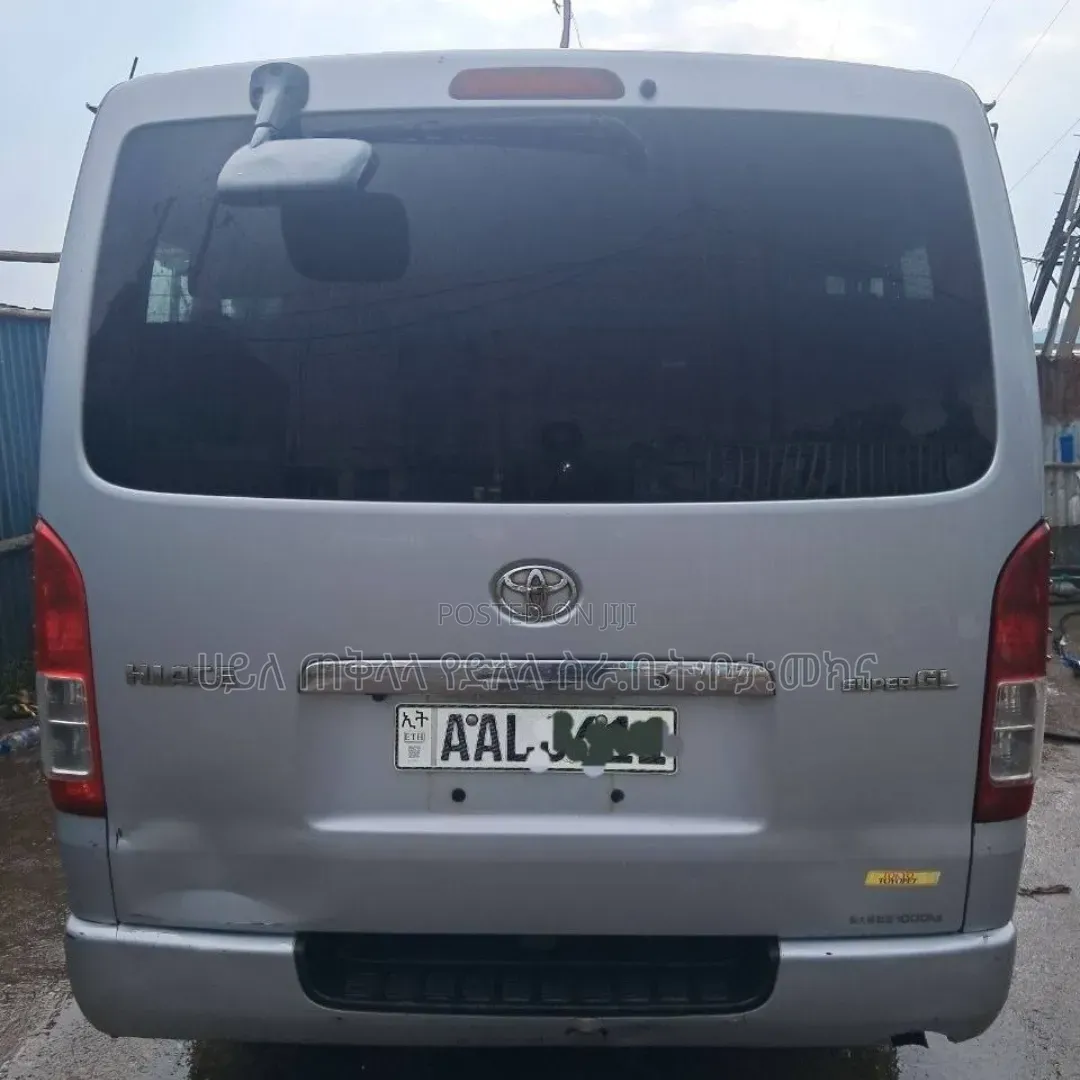 Toyota HiAce 2017 Silver