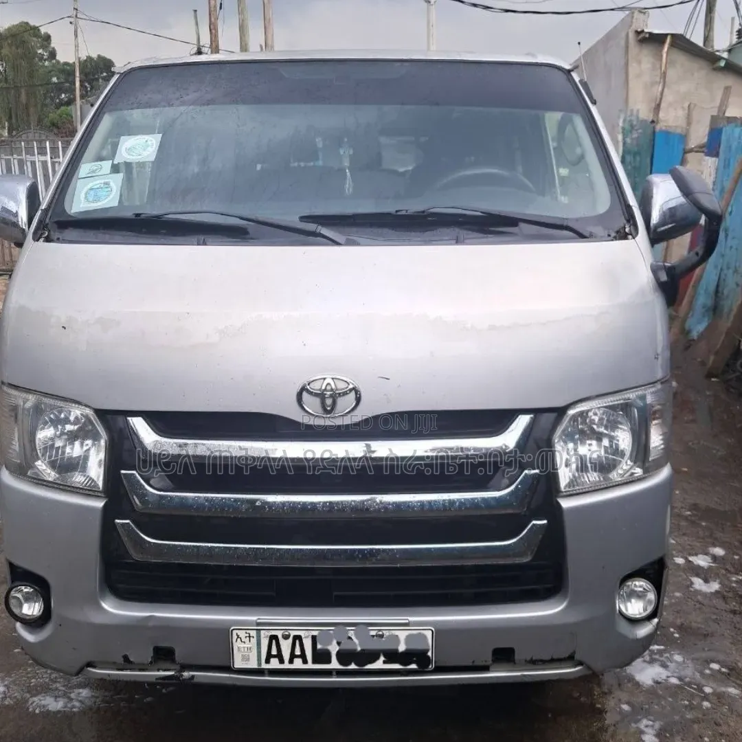 Toyota HiAce 2017 Silver
