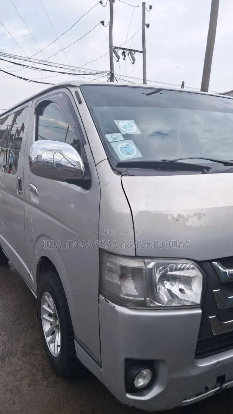 Toyota HiAce 2017 Silver