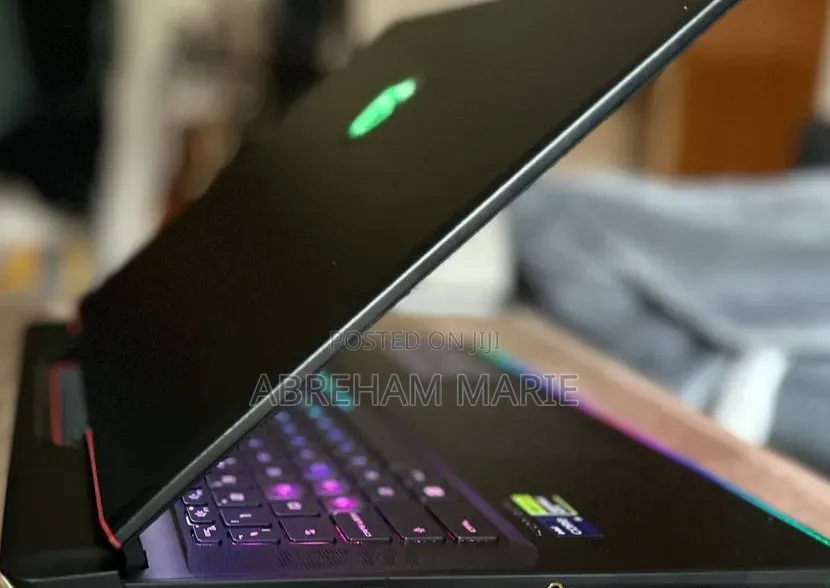 New Laptop MSI Raider GE68HX 13VI-202US 32GB Intel Core i9 SSD 1T