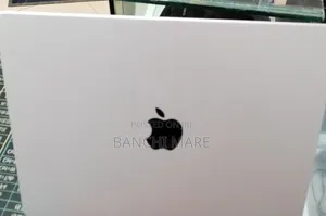 New Laptop Apple MacBook Pro 2025 M5 16GB Apple M5 SSD 512GB