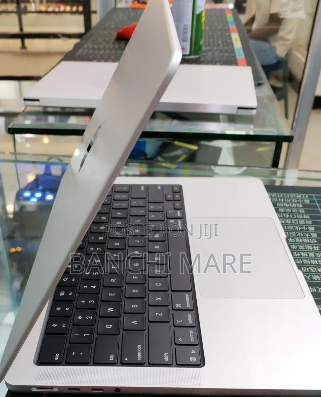 New Laptop Apple MacBook Pro 2025 M5 16GB Apple M5 SSD 512GB