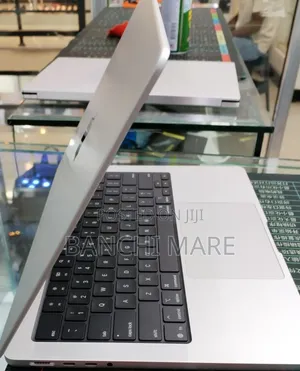 New Laptop Apple MacBook Pro 2025 M5 16GB Apple M5 SSD 512GB
