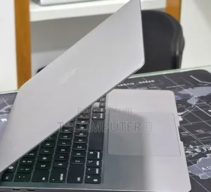 New Laptop Apple MacBook Pro 2022 M2 16GB Apple M2 SSD 256GB