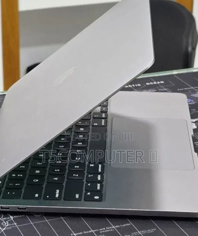 New Laptop Apple MacBook Pro 2022 M2 16GB Apple M2 SSD 256GB