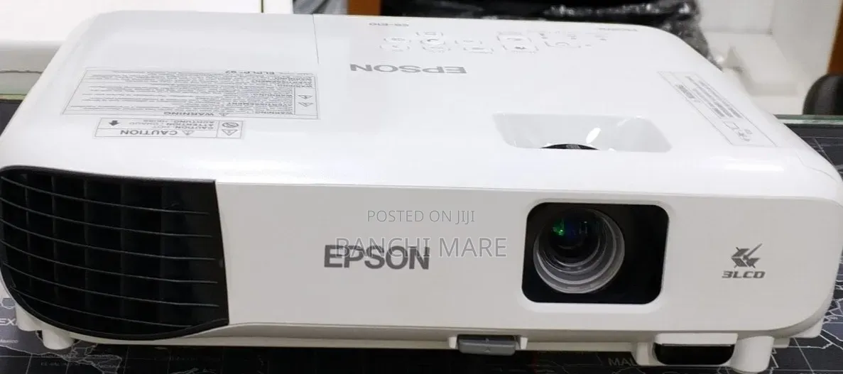 Brand New EPSON Projector With Bag , Remote Model Name: EB-E10
