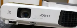 Brand New EPSON Projector With Bag , Remote Model Name: EB-E10