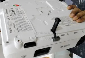 Brand New EPSON Projector With Bag , Remote Model Name: EB-E10