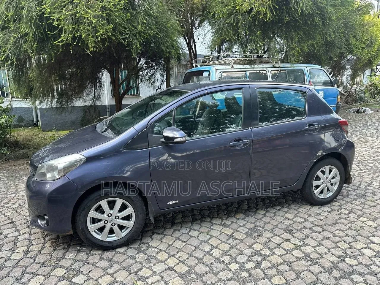 Toyota Yaris 2012 Blue