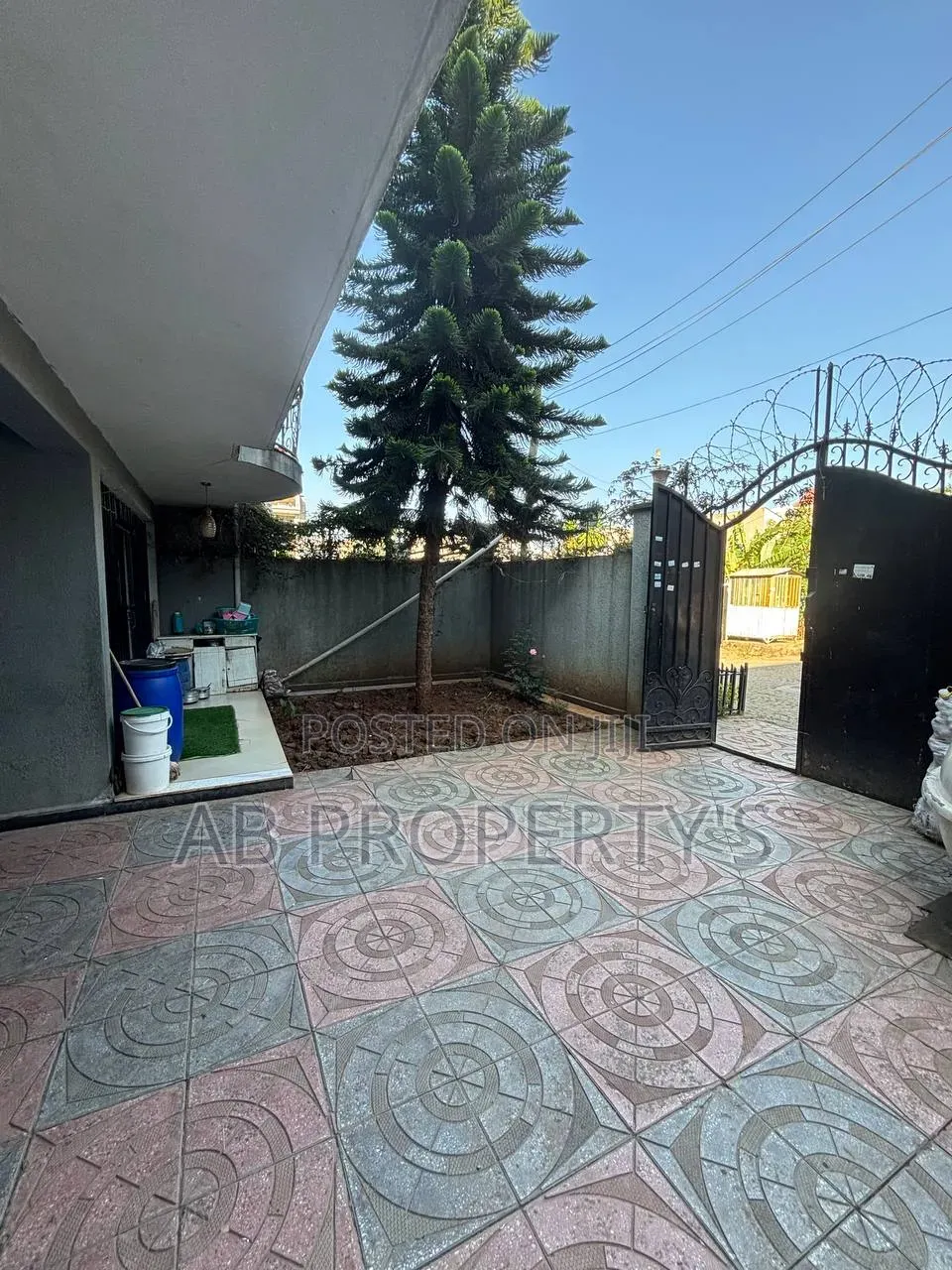 Furnished 8bdrm Villa in ለቡ ሙዝቃ ቤት, Nifas Silk-Lafto for sale
