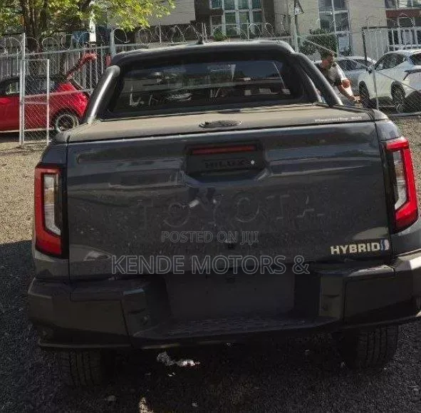 New Toyota Hilux Active (Hybrid) 2026 Gray