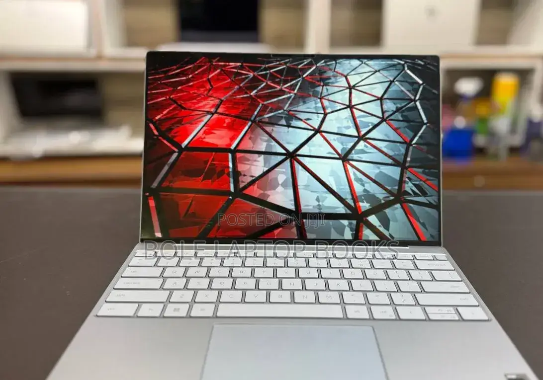 New Laptop Dell XPS 13 8GB Intel Core i5 SSD 256GB
