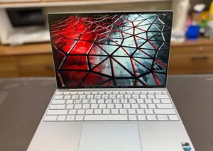 New Laptop Dell XPS 13 8GB Intel Core i5 SSD 256GB